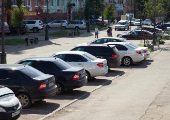 10 ошибок при парковке, которые совершают даже опытные водители