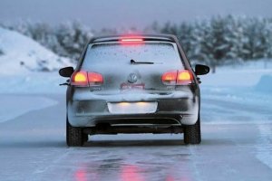 Особенности вождения в гололед в Екатеринбурге - avto-kursant.ru | фото